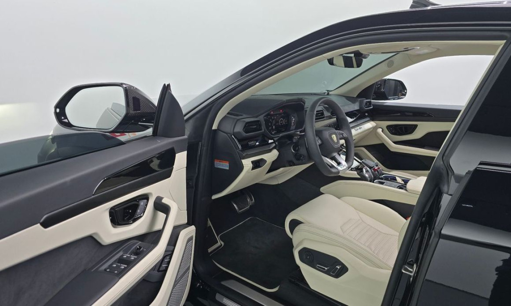 Lamborghini Urus 4.0 V8 SE, 2025