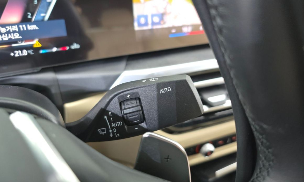 BMW 3-Series 320i, 2024