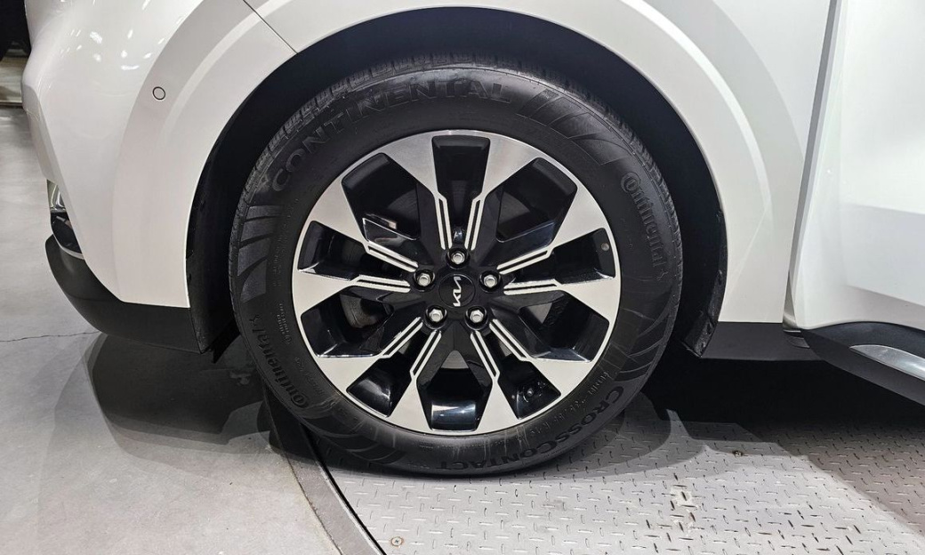 Kia Carnival 9-Seater Signature, 2023