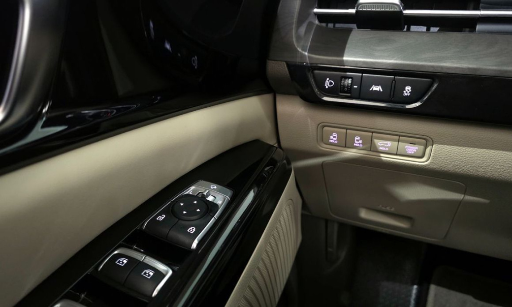 Kia Carnival 7-Seater Outdoor, 2023