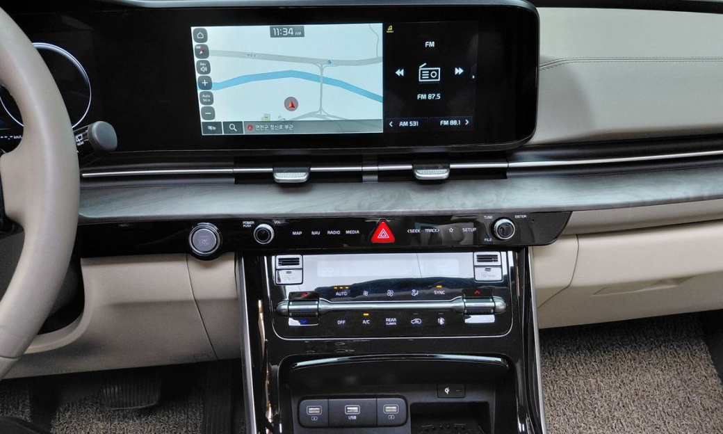 Kia Carnival 7-Seater Signature, 2023