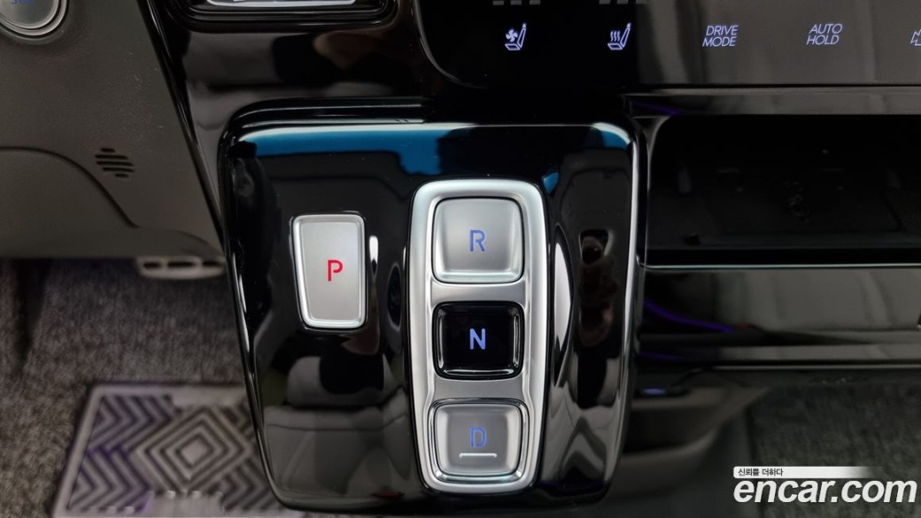 Hyundai Staria 4WD Lounge 7-Seater, 2024
