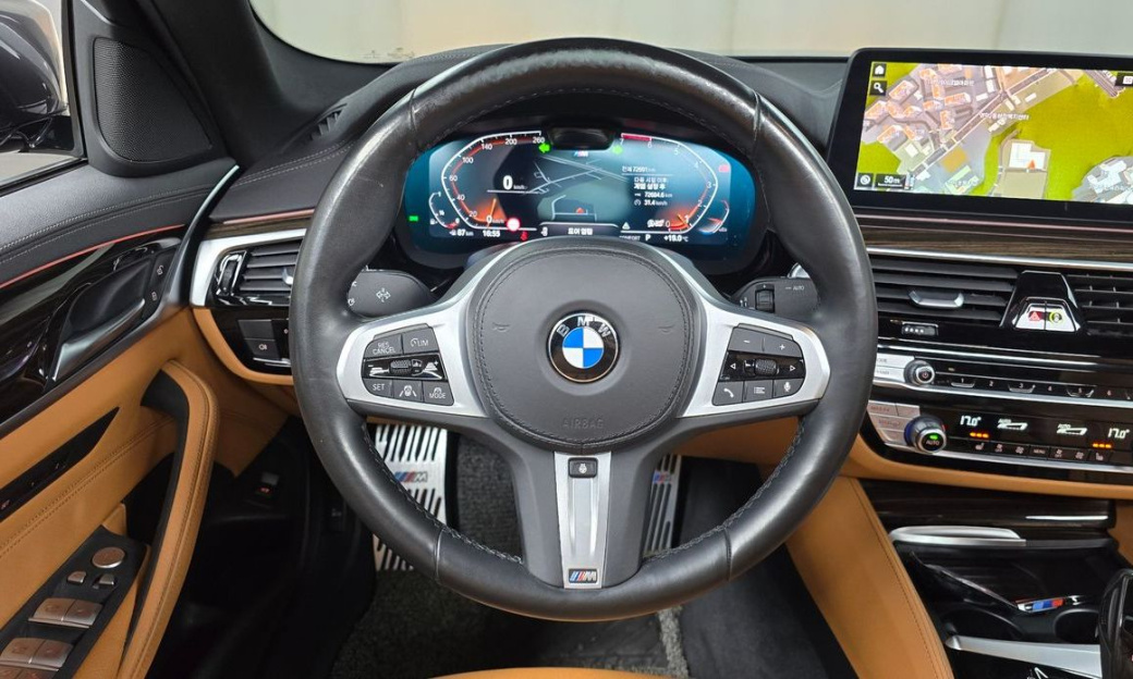 BMW 5-Series 520i M Sport, 2022