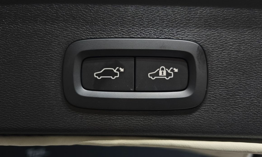 Volvo XC40 B4 Ultra Bright, 2025