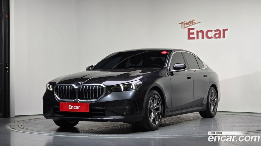 BMW 5-Series 520i, 2025