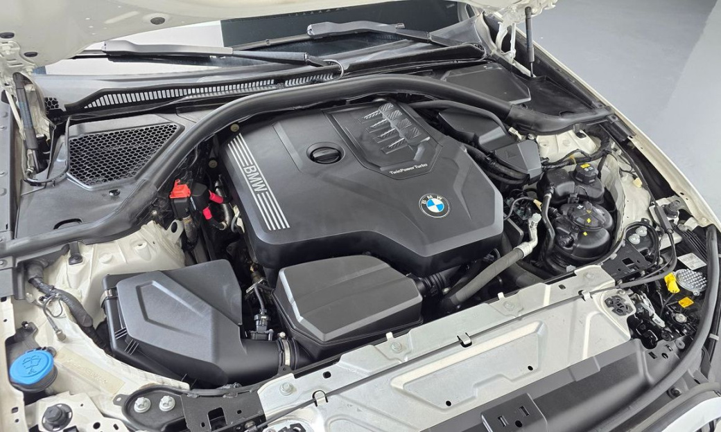 BMW 3-Series 320i Touring M Sports, 2022
