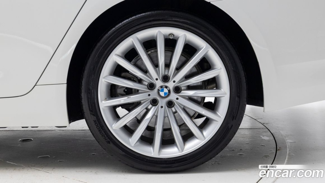 BMW 5-Series 530i Luxury, 2023