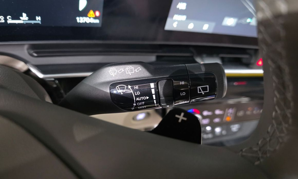 Kia Carnival 9-Seater Signature, 2025