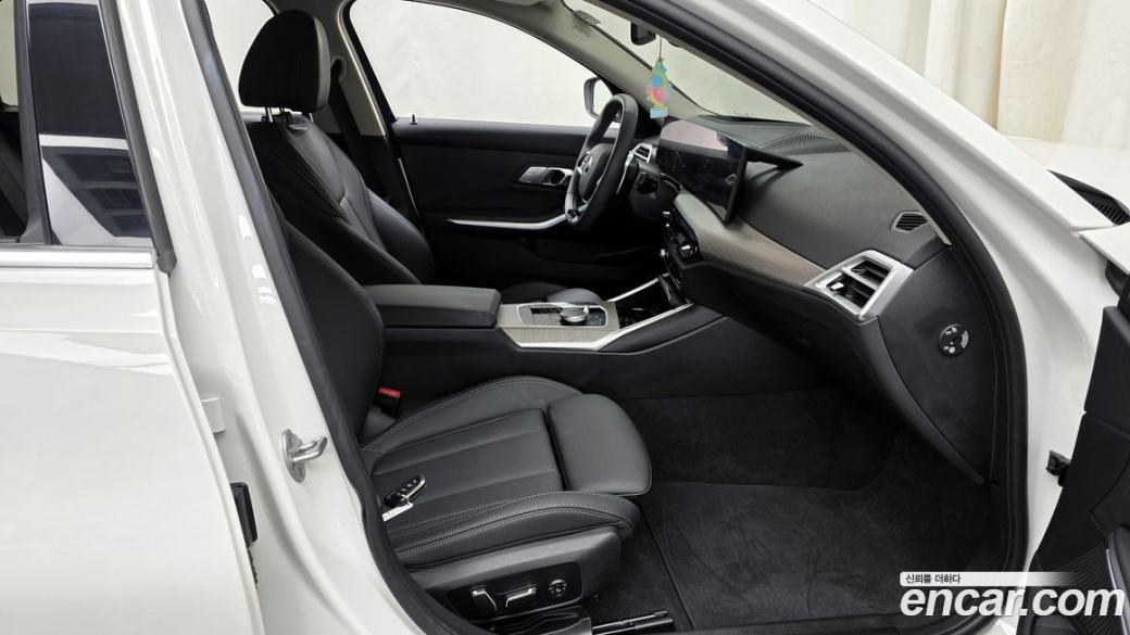 BMW 3-Series 320i Touring, 2025