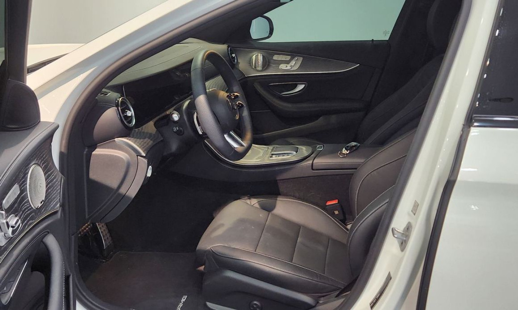 Mercedes-Benz E-Class E350 4MATIC AMG Line, 2022