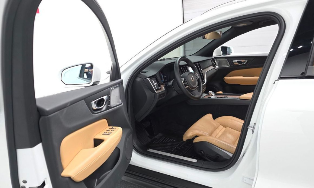 Volvo V60 B5 Ultimate AWD, 2023