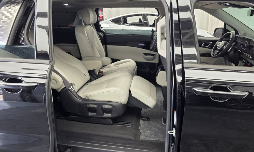 Kia Carnival 7-Seater Signature, 2022