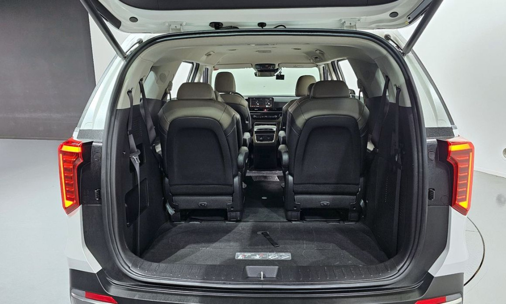 Kia Carnival 9-Seater Signature, 2025
