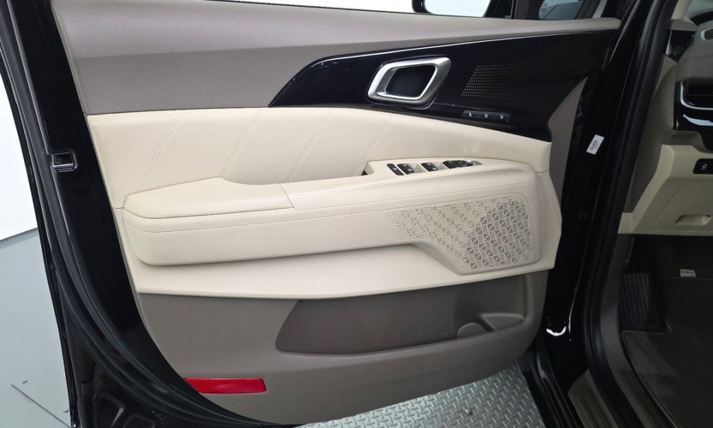 Kia Carnival 9-Seater Signature, 2025