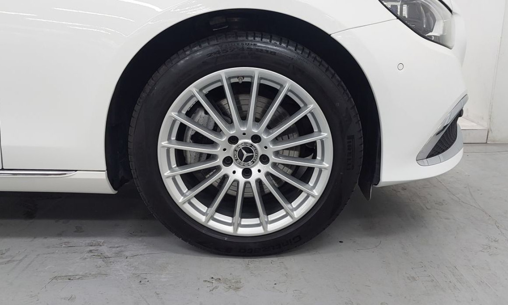Mercedes-Benz E-Class E220d 4MATIC Exclusive, 2022