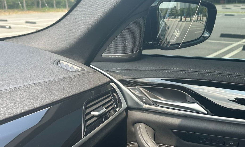BMW 5-Series 530i xDrive M Sport Package, 2022