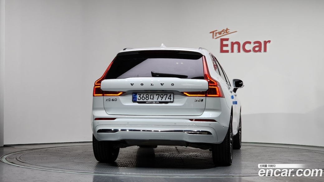 Volvo XC60 B5 Ultimate Bright, 2024