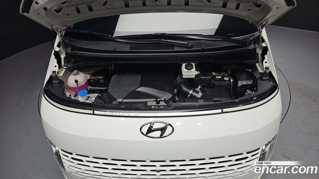 Hyundai Staria Tourer 9-Seater, 2024