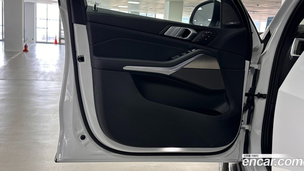BMW X7 xDrive 40i Design Pure Excellence 6-Seater, 2025