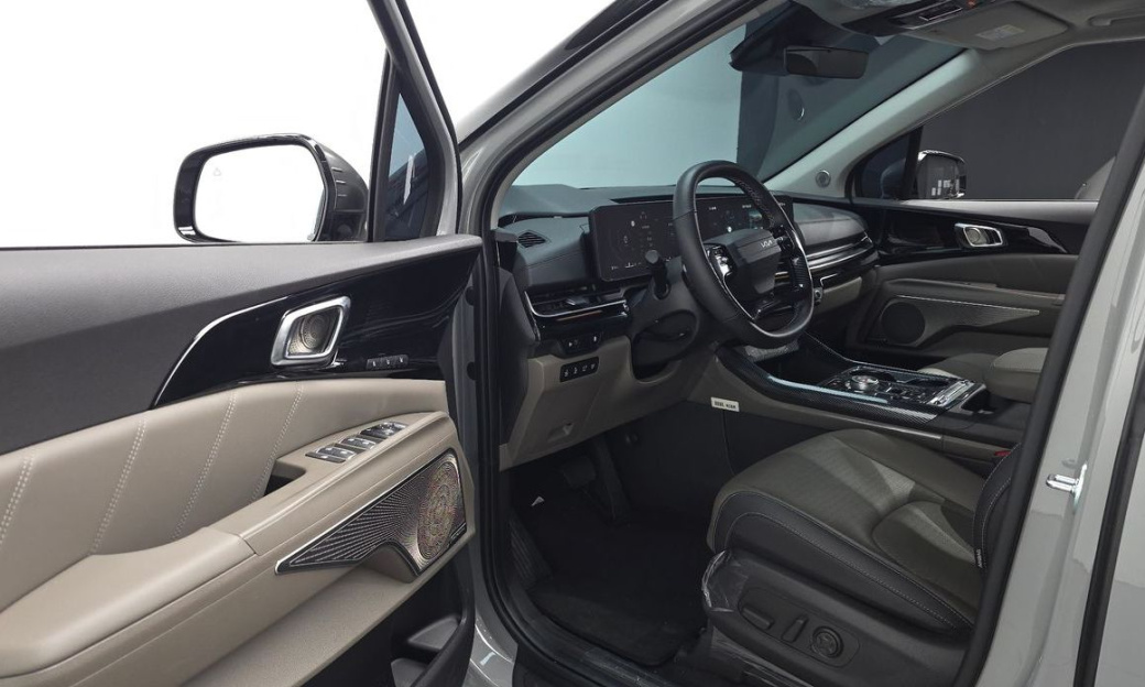 Kia Carnival 9-Seater Gravity, 2025