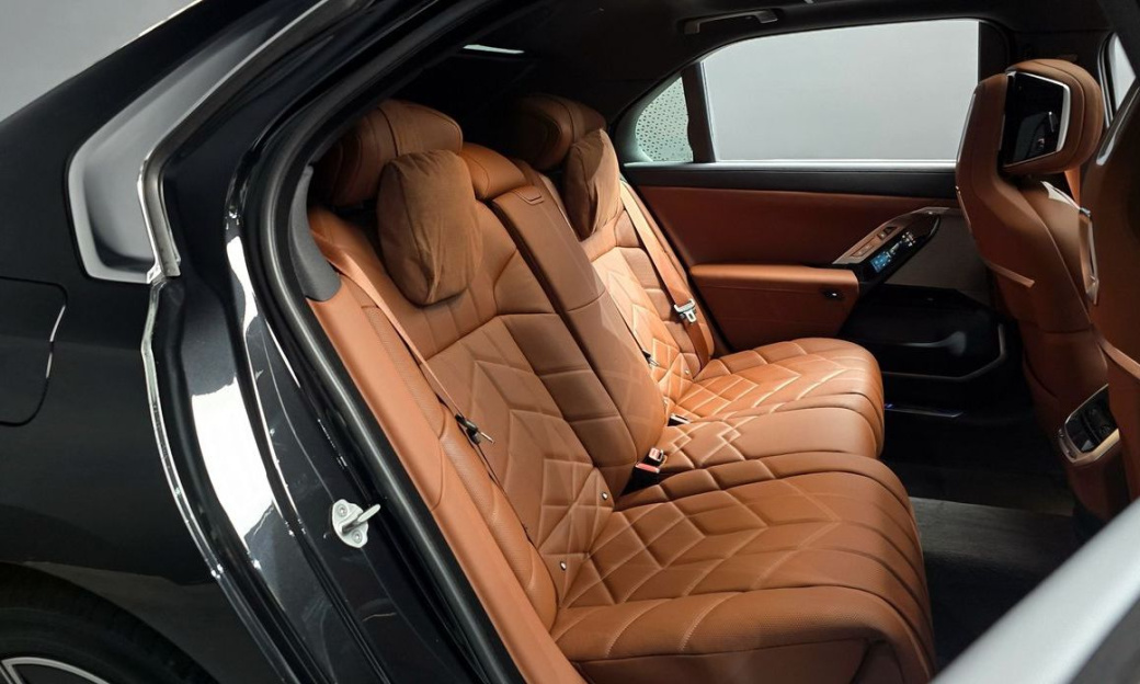 BMW 7-Series 740i xDrive M Sport, 2025