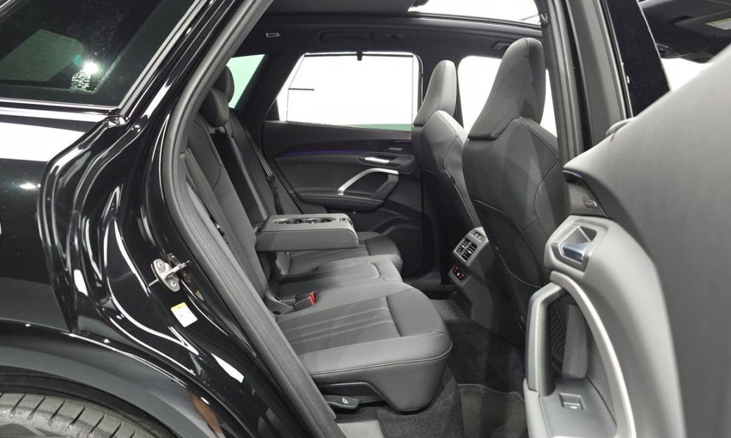 Audi Q5 40 TDI Quattro S Line Black Edition, 2025