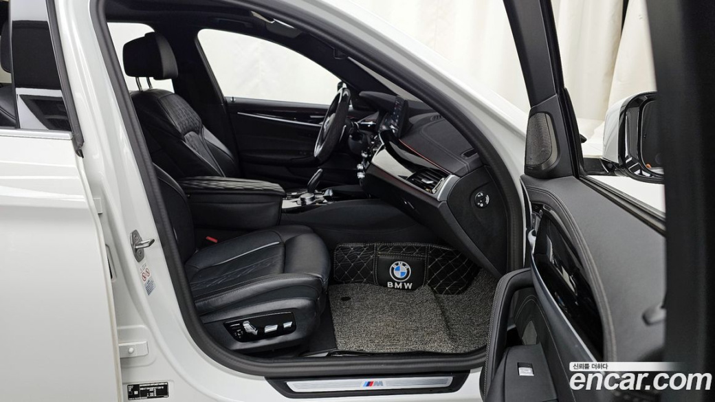 BMW 5-Series 530i M Sport Package, 2023