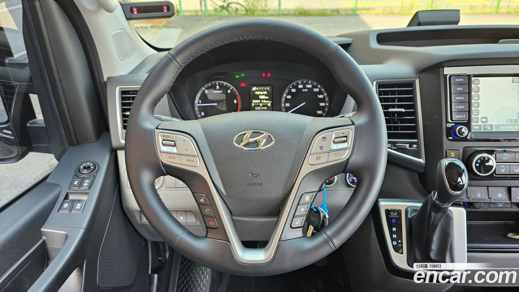 Hyundai Solati 15-seater, 2023