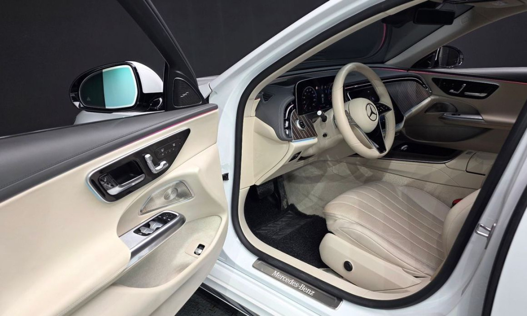 Mercedes-Benz E-Class E300 4MATIC Exclusive, 2024