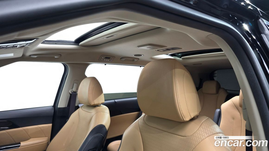 Kia Carnival 9-Seater Signature, 2022