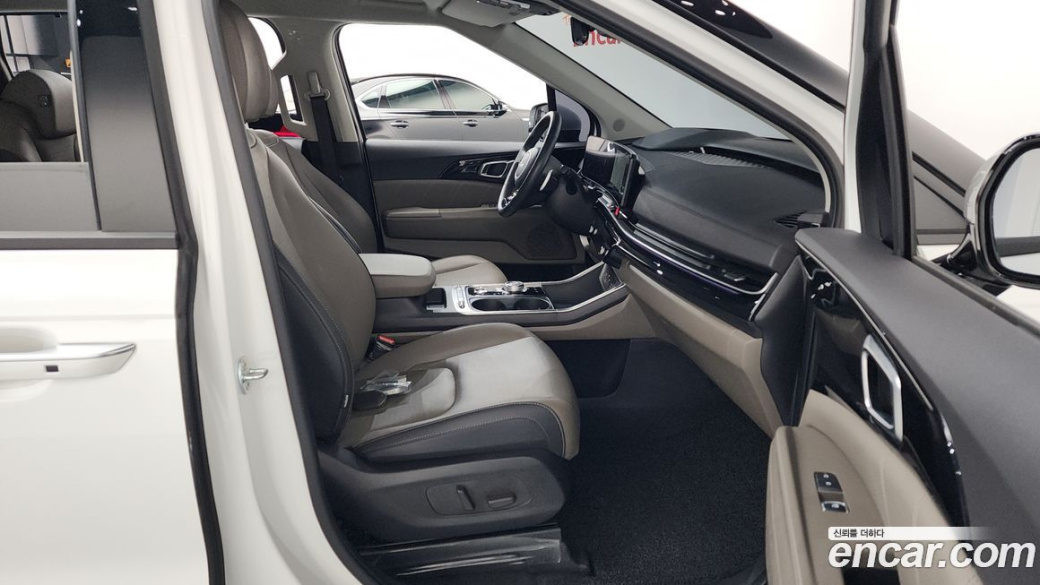 Kia Carnival 9-Seater Signature, 2025