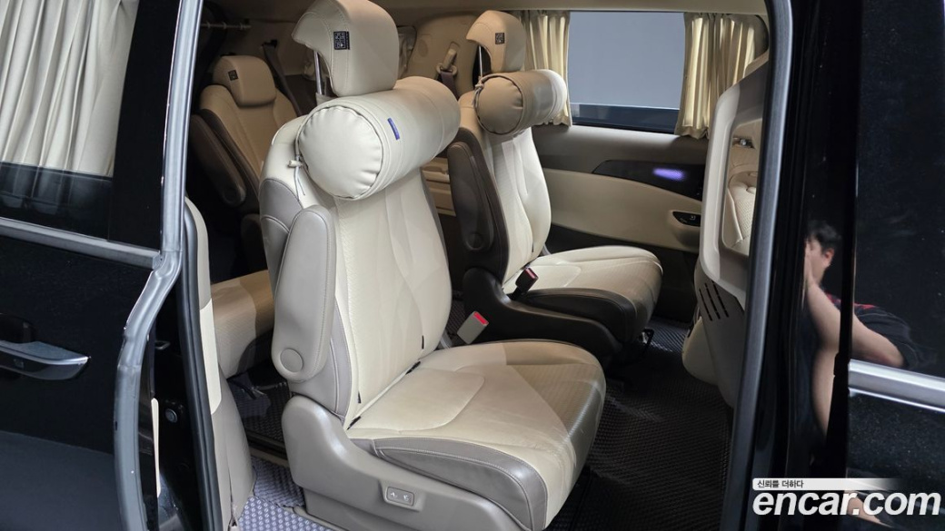 Kia Carnival 9-Seater Hi-Limousine, 2023