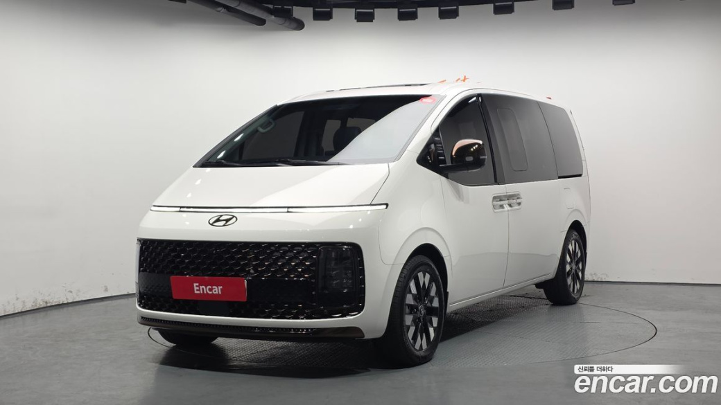 Hyundai Staria Lounge 7-Seater, 2025