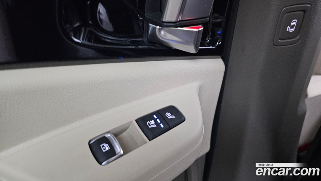 Kia Carnival 9-Seater Signature, 2024
