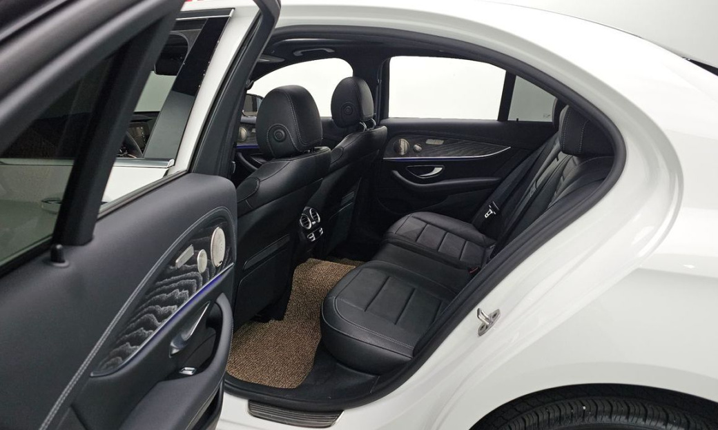 Mercedes-Benz E-Class E350 4MATIC Exclusive, 2023