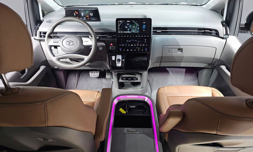 Hyundai Staria 2WD Camping Car, 2024
