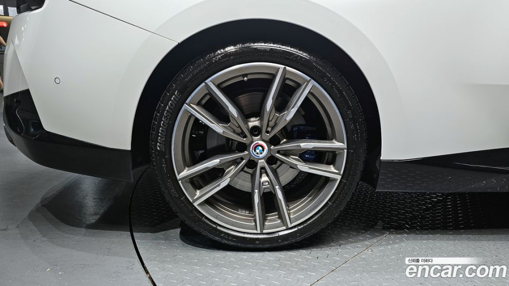 BMW 2-Series M240i xDrive Online Exclusive Coupe, 2023