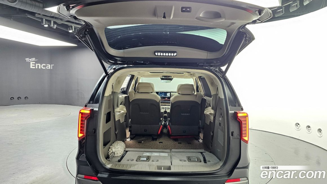 Kia Carnival 7-Seater Gravity, 2024