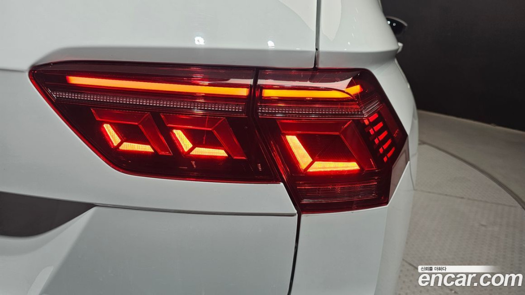Volkswagen Tiguan 2.0 TSI Prestige, 2024