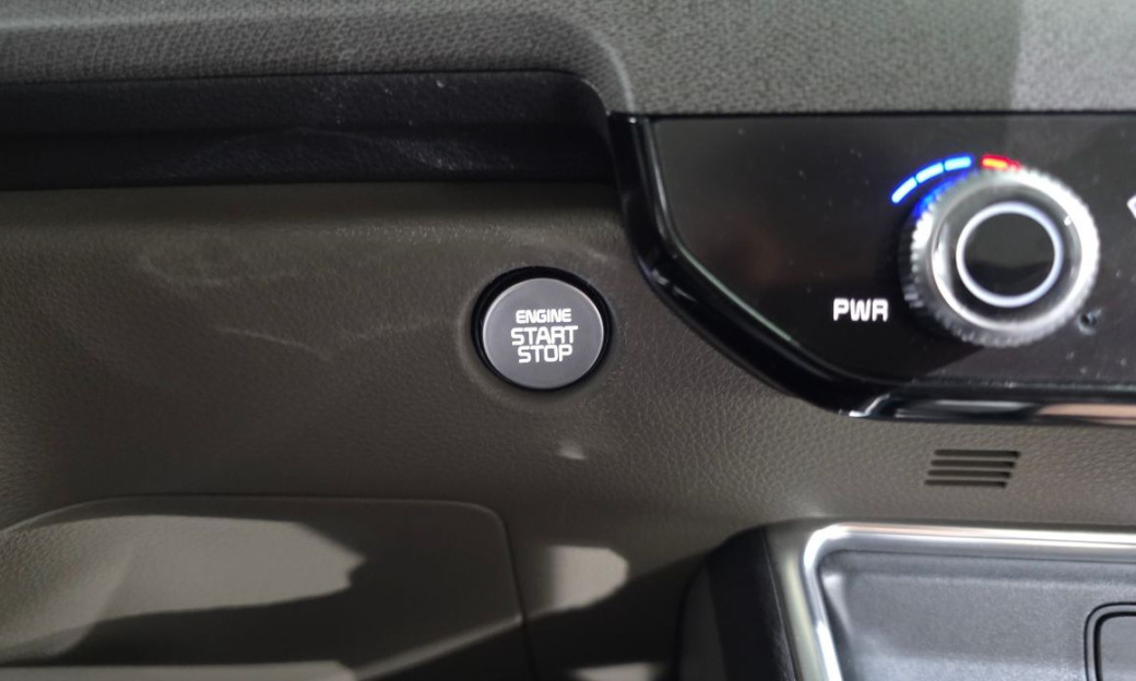 Kia Carnival 7-Seater Outdoor, 2025