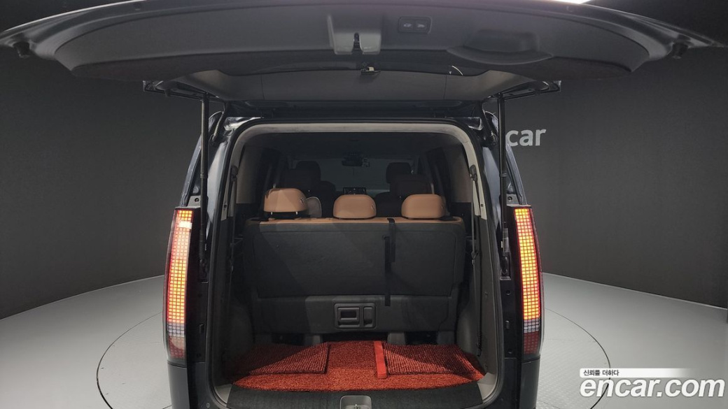 Hyundai Staria 4WD Lounge 7-Seater, 2023