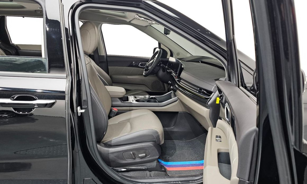 Kia Carnival 7-Seater Gravity, 2025