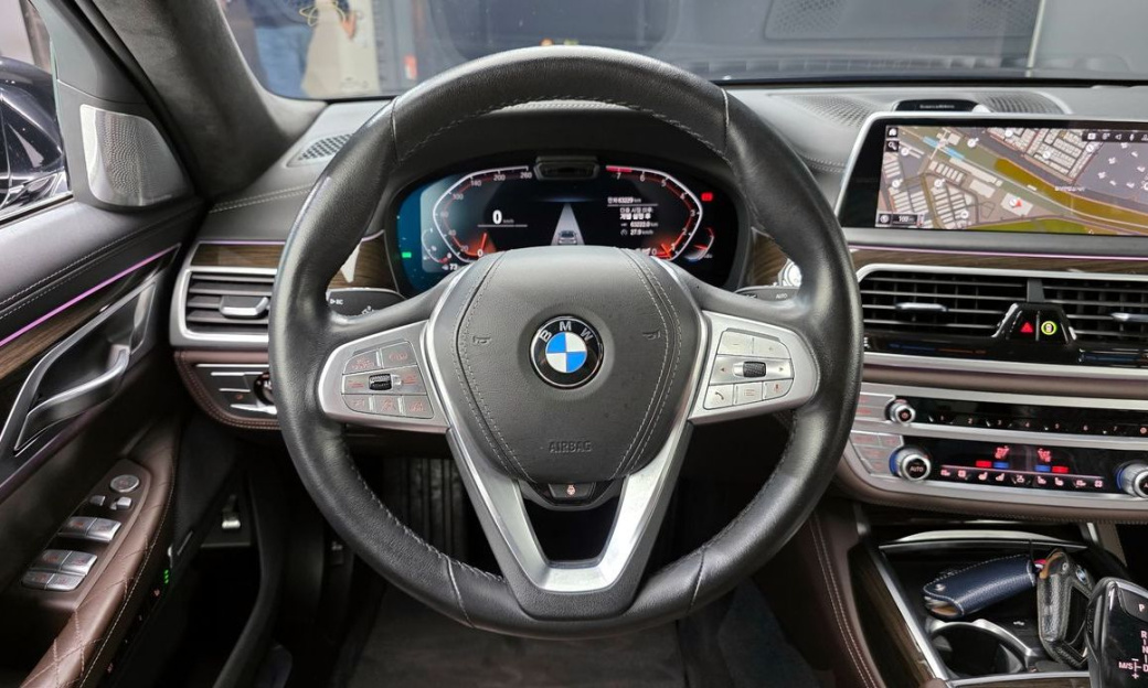 BMW 7-Series 740Li xDrive Design Pure Excellence, 2022