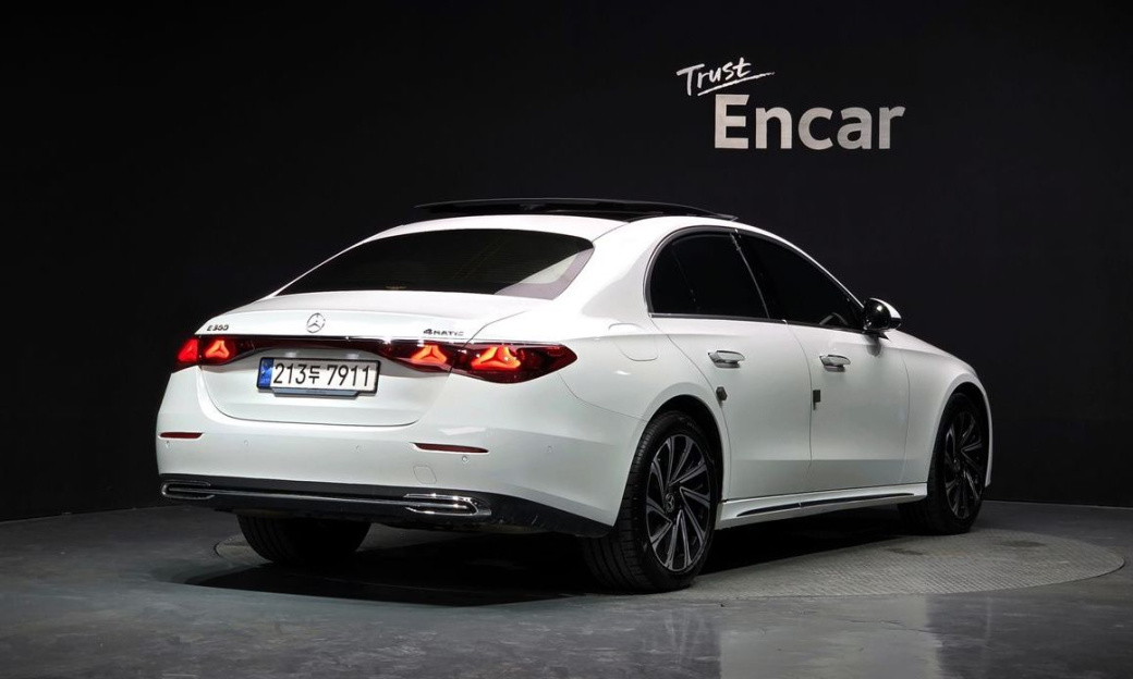 Mercedes-Benz E-Class E300 4MATIC Exclusive, 2024