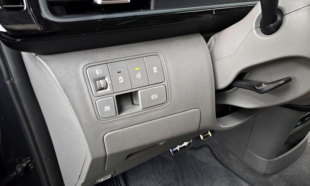 Hyundai Staria 4WD Lounge 9-Seater, 2025