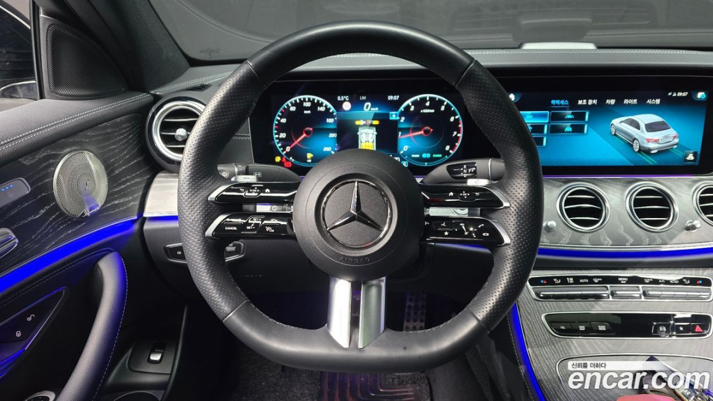 Mercedes-Benz E-Class E350 4MATIC AMG Line, 2023