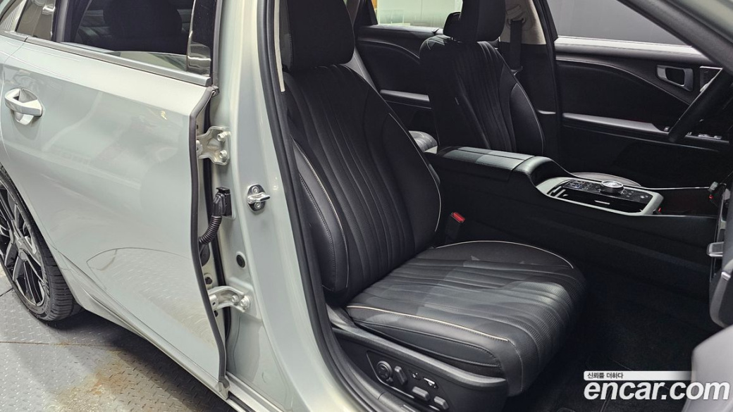 Kia K8 2.5 Gasoline 2WD, 2025