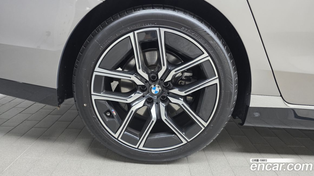 BMW 7-Series 740i xDrive M Sport, 2025