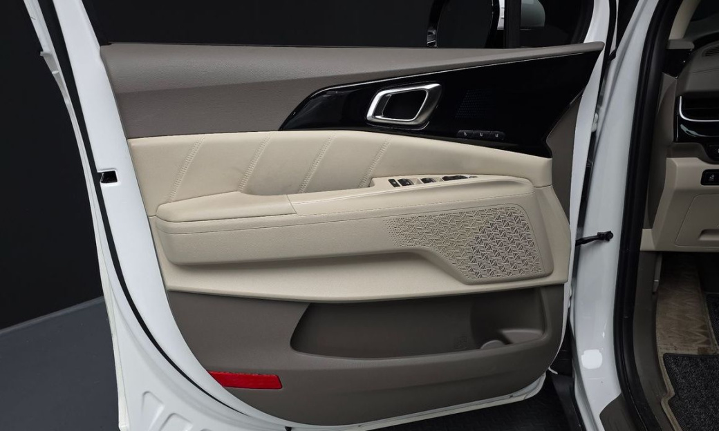 Kia Carnival 9-Seater Signature, 2024
