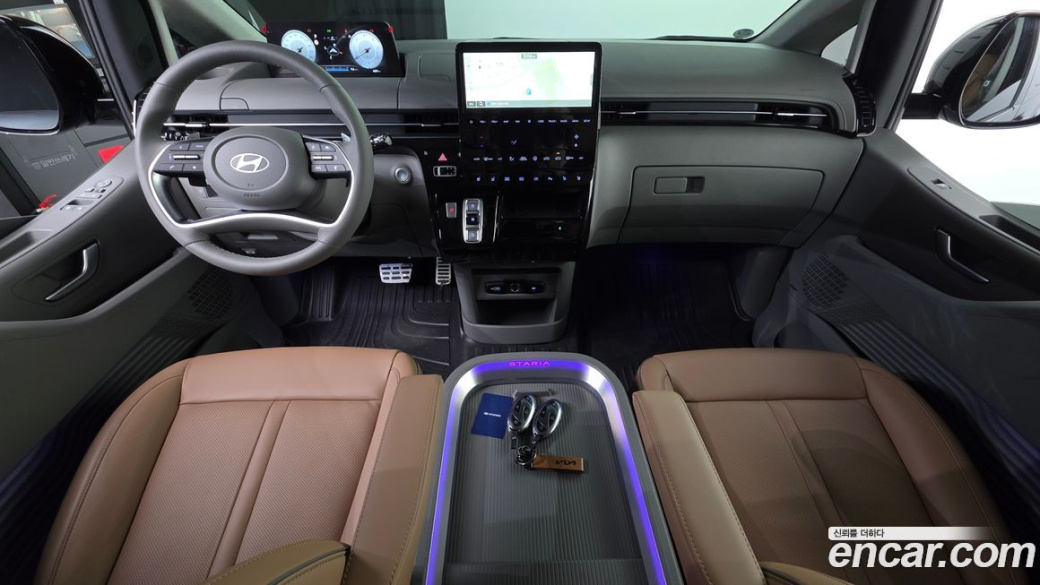 Hyundai Staria 4WD Lounge 9-Seater, 2025
